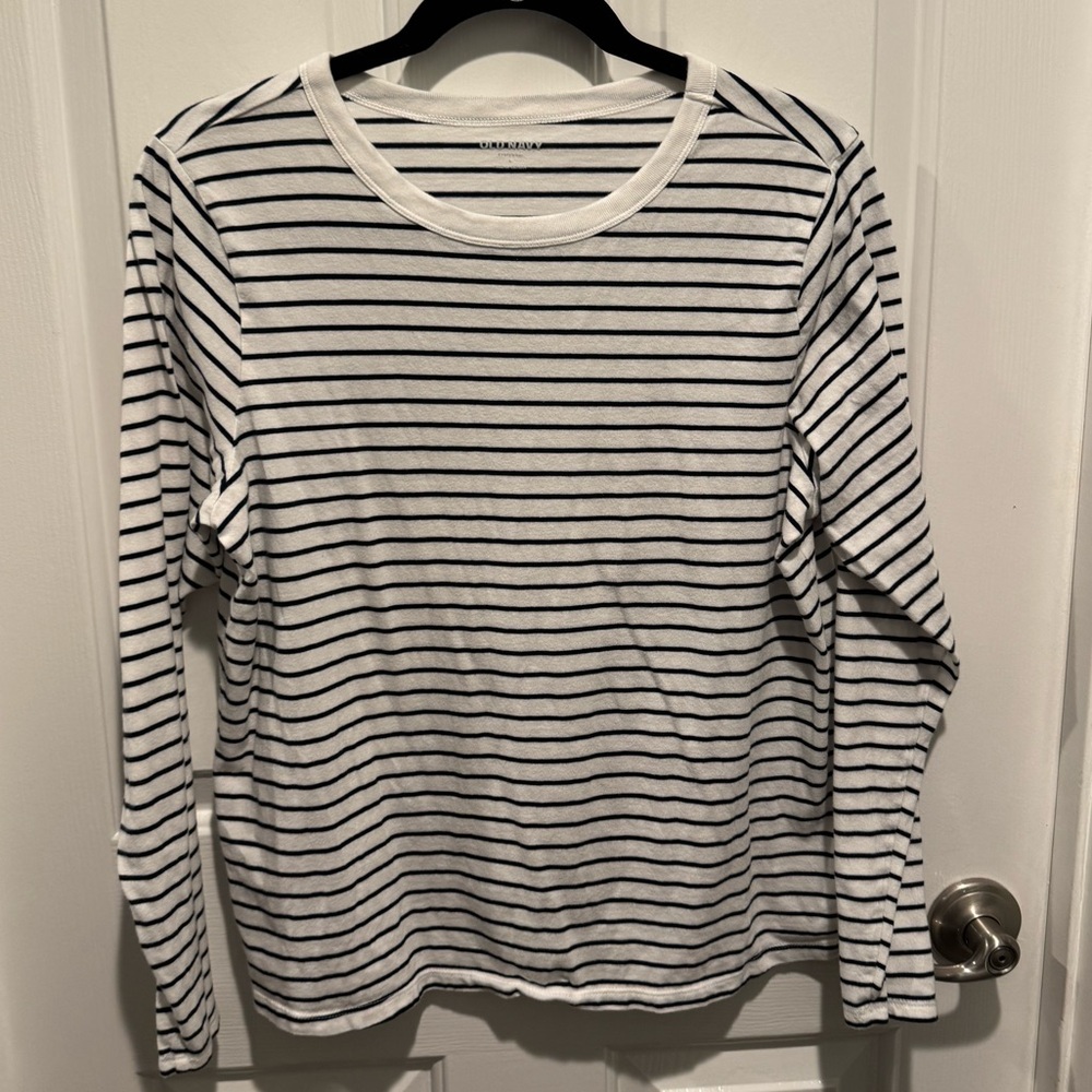Old Navy Everywear Striped Long Sleeve Tee - White & Black Size L